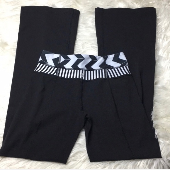 Lululemon Groove Black Arrow Stripe Flare Leg Pant - Picture 3 of 6